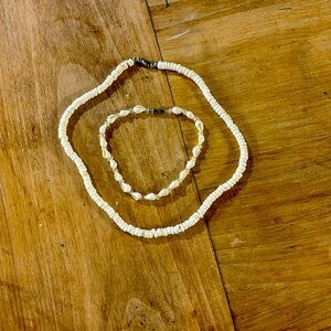 Sea shell necklace and bracelet set